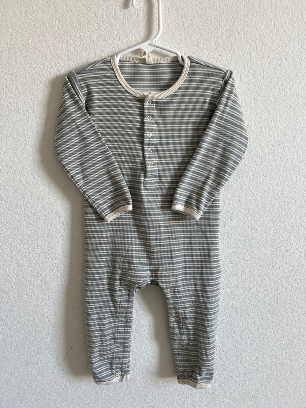 Quincy Mae Striped Grey & White Baby One-Piece Pajamas Size 18-24 mos